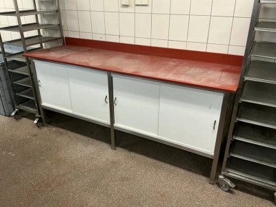 Miza s koterm ploščo 