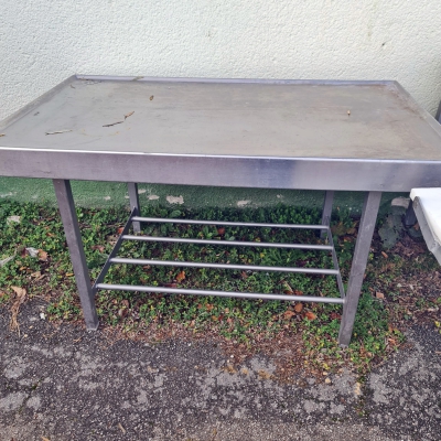 Klobasičarska miza 150 cm / rabljena